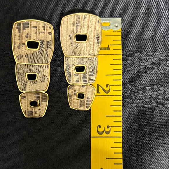 Elegant Gold and Brown Textured Earrings - Picture 3 of 4